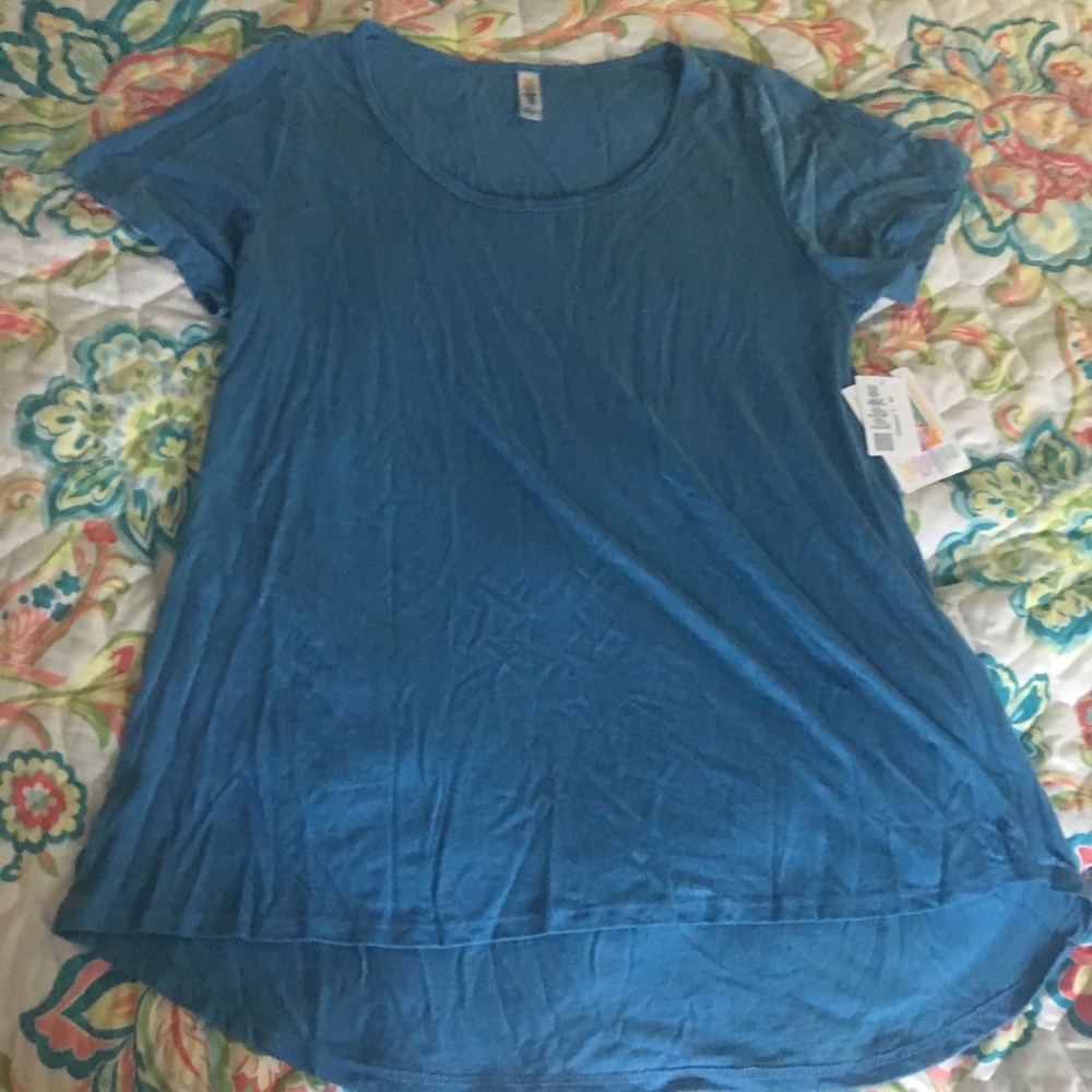 COPY - Lularoe classic tee size m